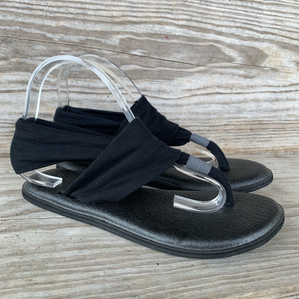 Sanuk sandals black size 8